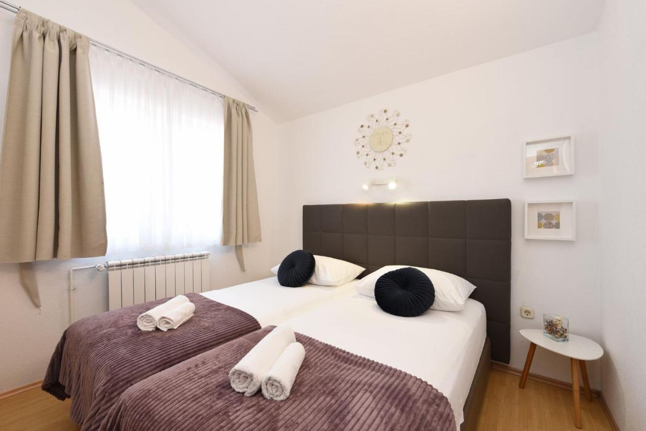 Apartments Amari Starigrad Paklenica Ngoại thất bức ảnh