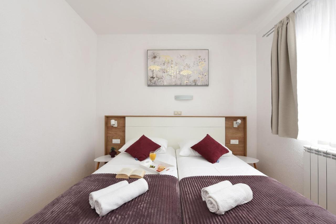 Apartments Amari Starigrad Paklenica Ngoại thất bức ảnh